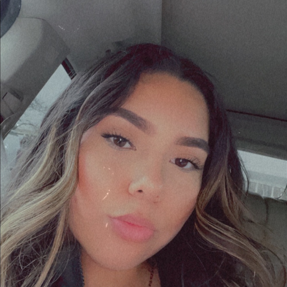 Meet your Posher, Lesly